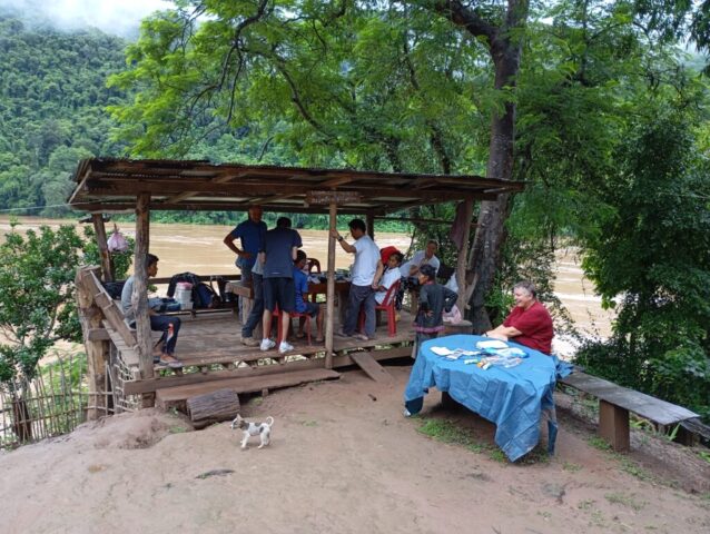Cabinet de consultations et atelier peinture avec vue sur le Mékong