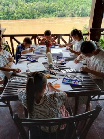 Atelier avec vue sur le Mekong