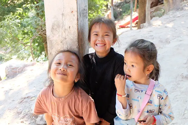 enfants école pakbeng laos
